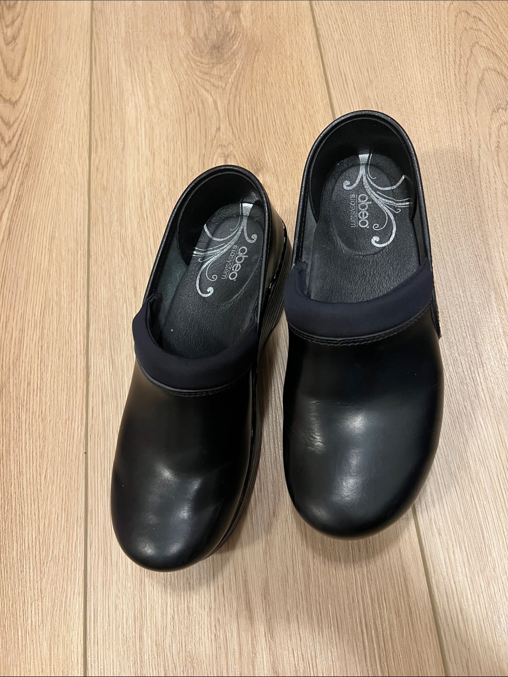 Abeo biosystem Black Slip-On Leather Clogs